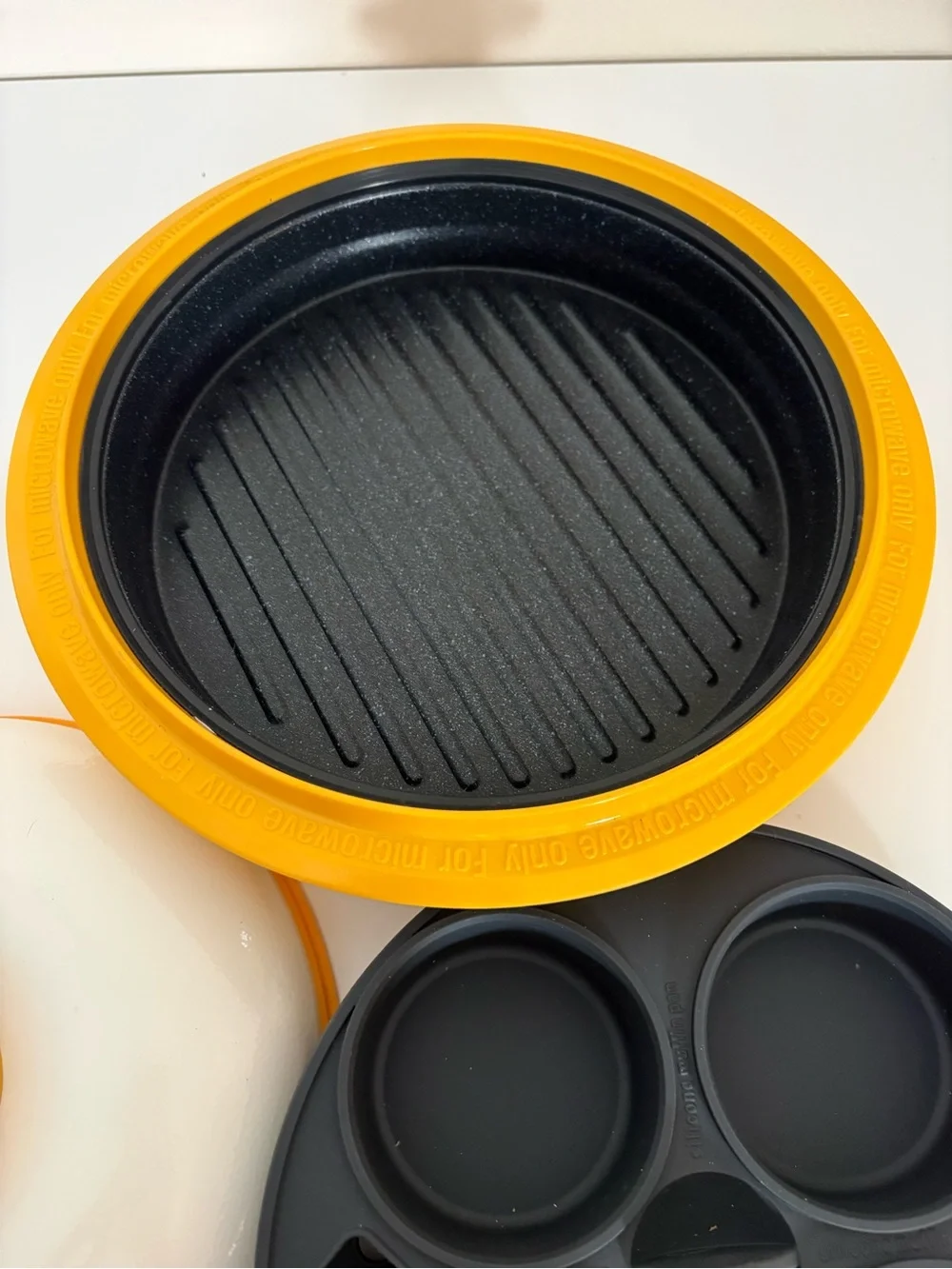 Microwave-Safe Steamer Bowl in Yellow and White with Snap Lid
